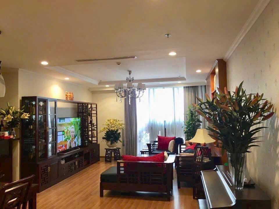 Chung cư Vincom Đống Đa 130m² giá 10 tỷ - Căn góc full nội thất sang trọng!