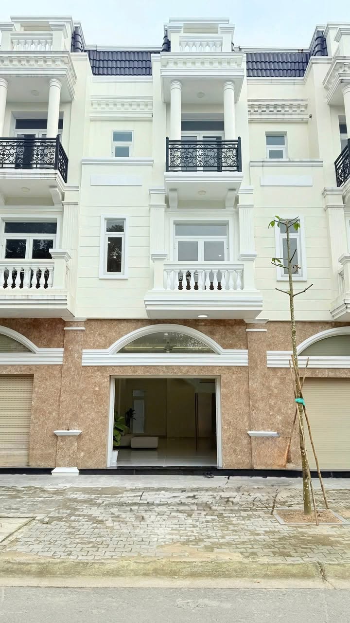 Nhà mặt tiền Tân Đông Hiệp 206m² giá 7 tỷ - Kinh doanh thuận tiện!