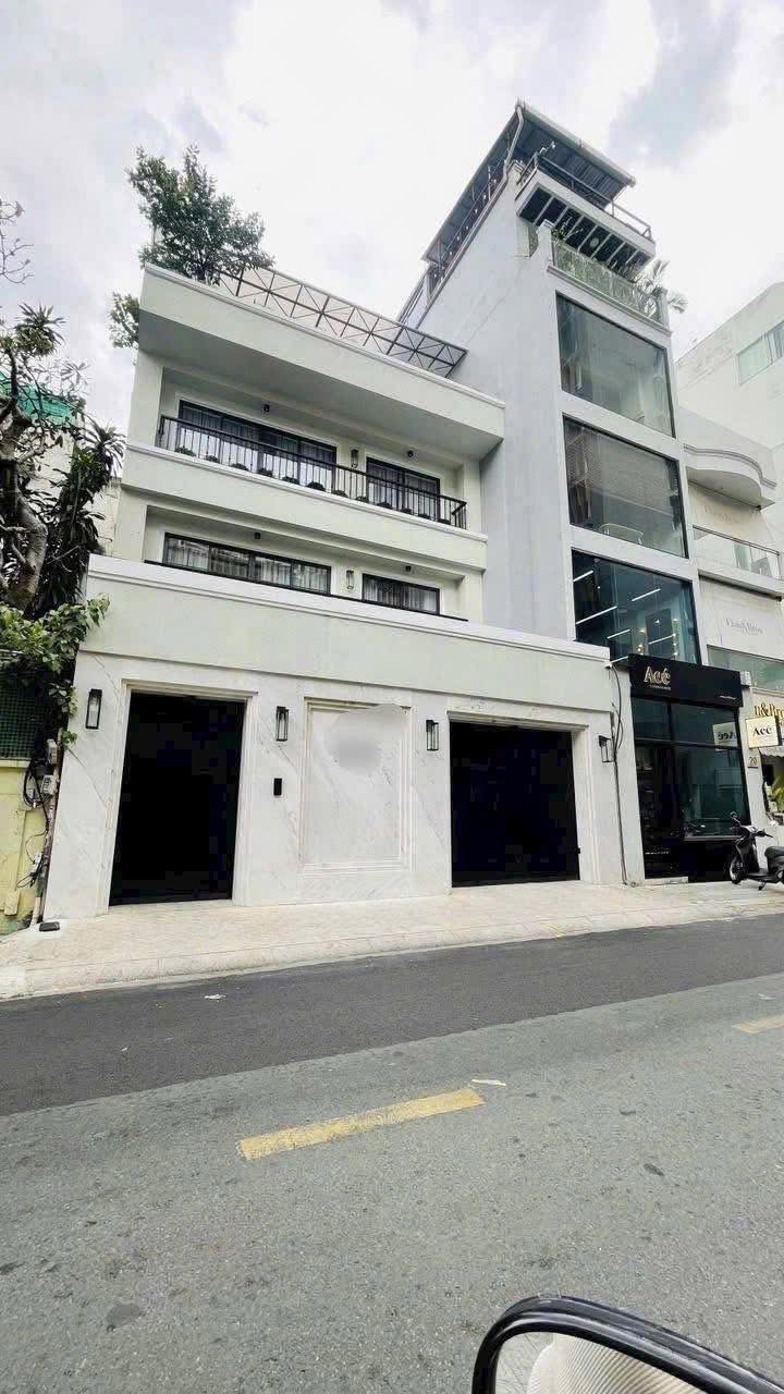 Nhà phố mặt tiền Đa Kao, quận 1, 120m² giá 82.5 tỷ - Vị trí đắc địa, thang máy hiện đại!