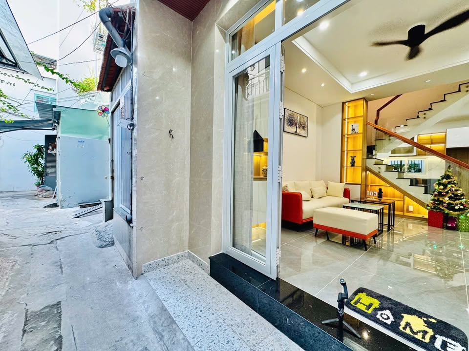 Nhà phố Phú Nhuận 50m² giá 8.99 tỷ - Nở hậu khủng, phong thủy cực vượng!