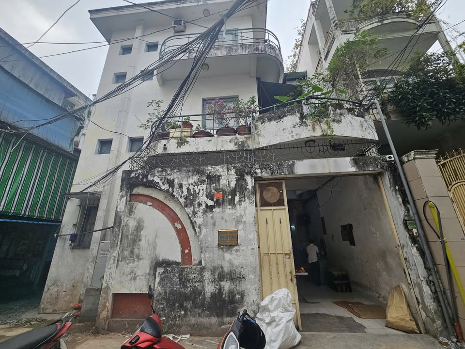 Biệt thự hẻm 8m Nguyễn Chí Thanh, Quận 5, 135m² giá 37 tỷ - Đầu tư sinh lời tuyệt vời!