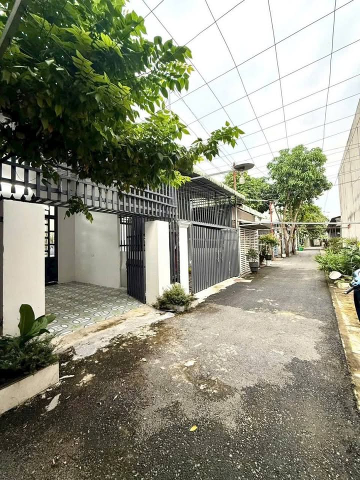 Nhà giá rẻ Hẻm 322 Huỳnh Văn Lũy 102m² - Thiết kế thoáng mát, sân rộng!