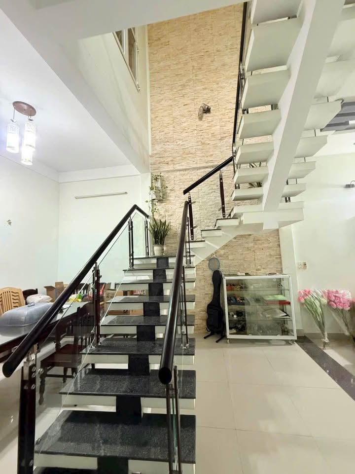 Nhà mặt tiền đường Nguyễn Khoa Vy, Vỹ Dạ 136m² giá 4.2 tỷ - Sổ đỏ chính chủ, có thương lượng!