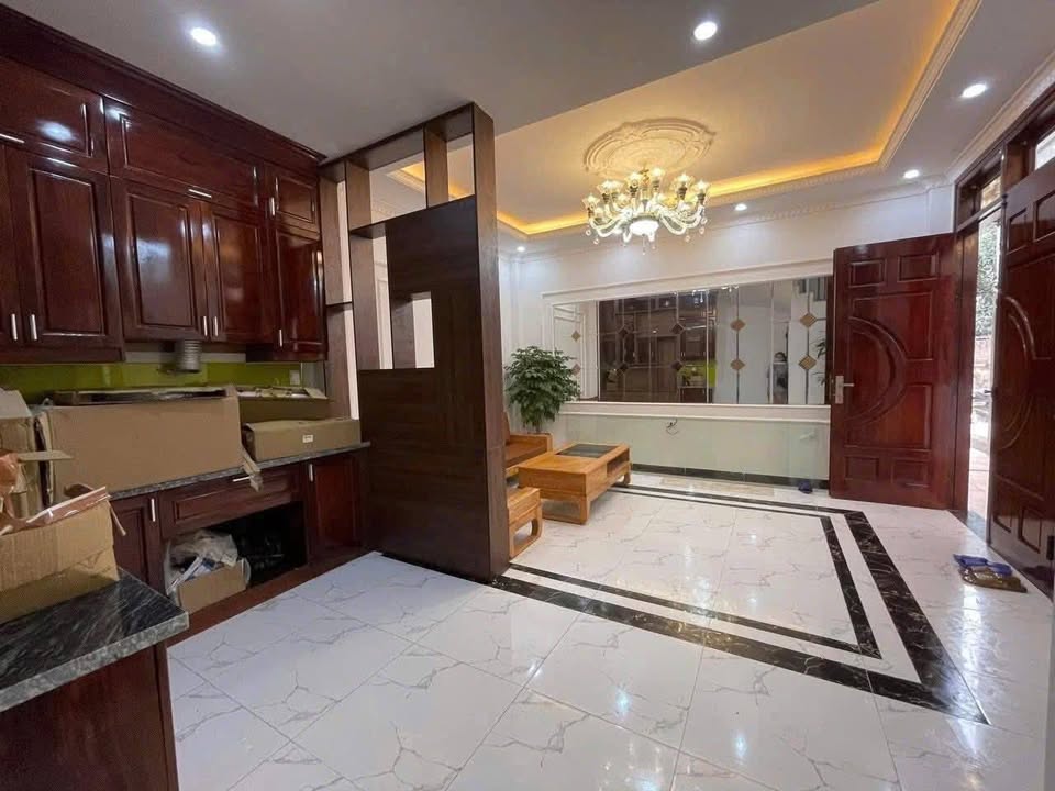 Nhà 5 tầng cho thuê tại Bát Khối, Long Biên 38m² chỉ 9 triệu - Full nội thất cao cấp!