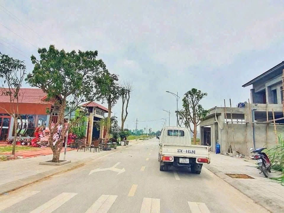 Lô đất đẹp Hưng Đông 300m² giá chỉ 5 tỷ - Đối diện công viên!