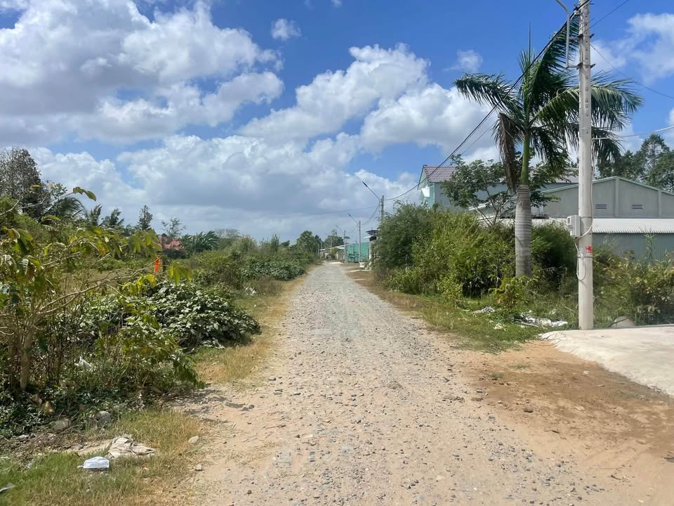 Đất nền 2 mặt tiền đường Lưu Khánh Đức chỉ 1.3 tỷ - Cơ hội đầu tư tuyệt vời!