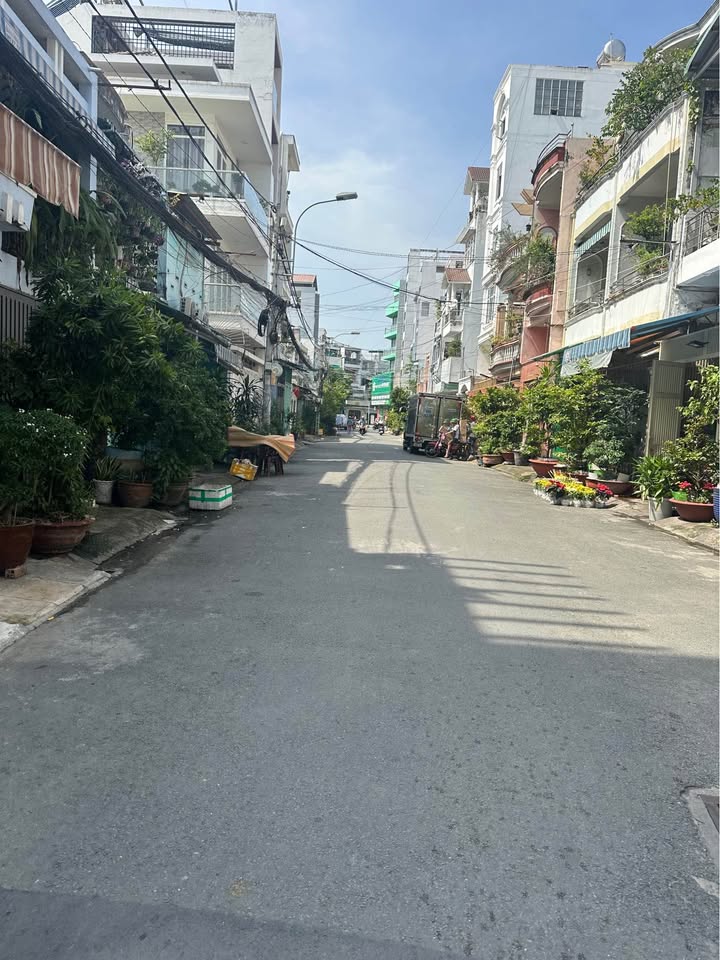 Nhà 3 tầng BTCT quận 8 - Diện tích 37m² - Giá 2 tỷ - Sổ hồng chính chủ!