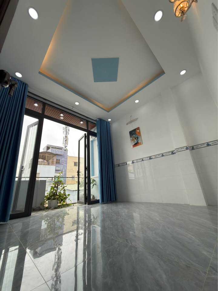 Nhà đẹp Phường 5 Quận 8, 3 tầng, 4 phòng ngủ, 40m² giá 5 tỷ - Sổ hồng chính chủ!