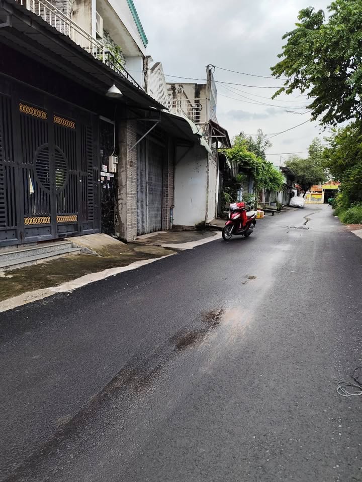 Nhà phố Đông Thạnh Hóc Môn 60m² giá 3.5 tỷ - Mặt tiền đường rộng 8m thuận tiện!