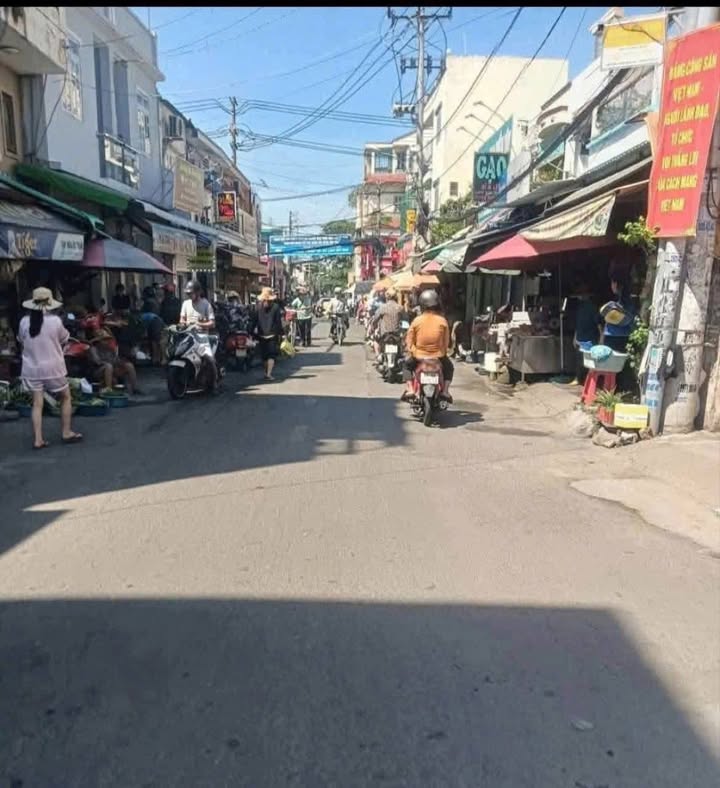 Nhà 5 Tầng Đường 8m Tại Chợ Lạc Quang - Kinh Doanh Sầm Uất Giá 8 Tỷ