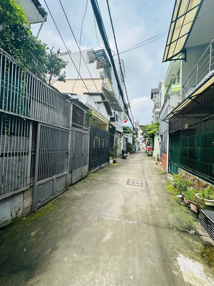 Nhà góc 2 mặt tiền tại Lê Hoàng Phái, Gò Vấp, 30m² giá 3.75 tỷ - Sẵn sàng ở ngay!