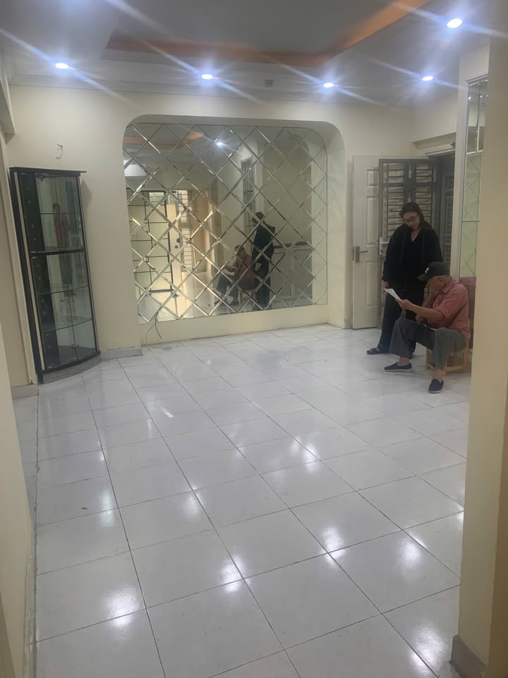 Căn hộ chung cư B4 Kim Liên 72m² giá 13 triệu - Thiết kế thoáng mát, tiện nghi đầy đủ!