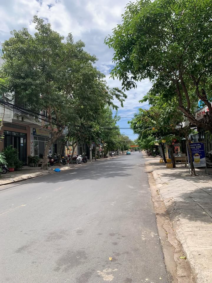 Đất mặt tiền Bà Triệu, phường 7, Tuy Hòa 100m² giá 5.5 tỷ - Cơ hội đầu tư không thể bỏ lỡ!