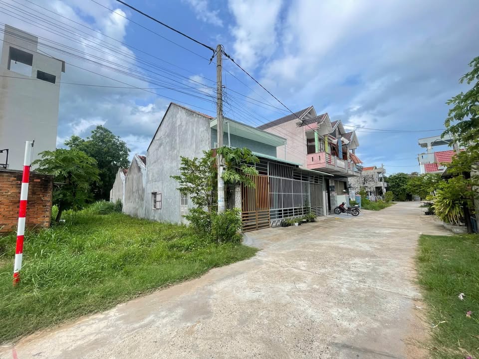 Đất thổ cư Định Thắng 2, xã Phú Hòa 1, 100m² giá 900 triệu - Sổ hồng chính chủ!