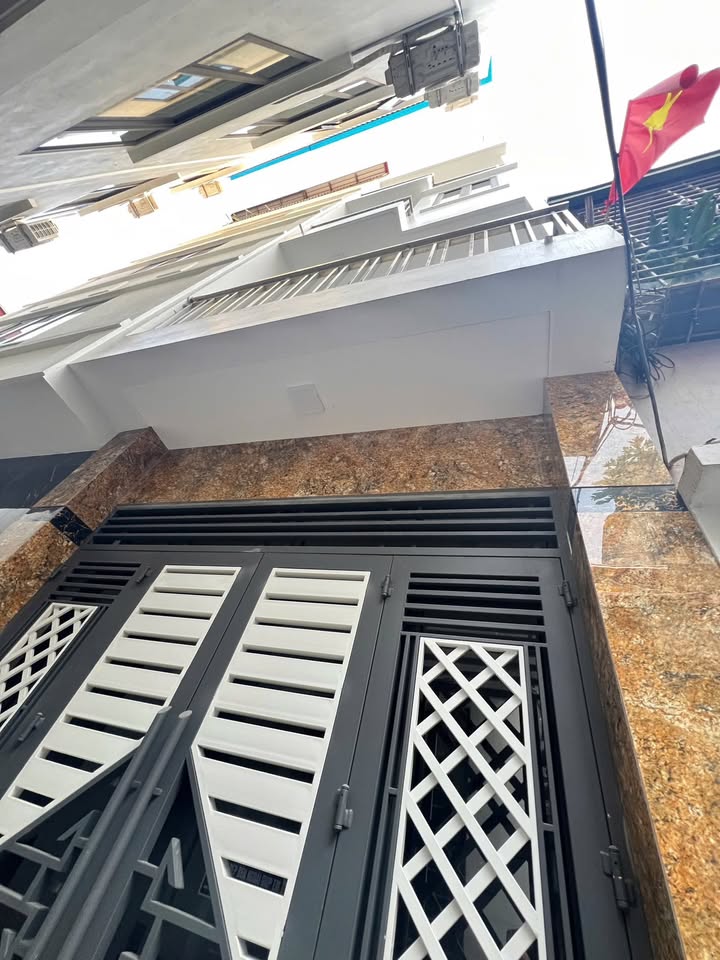 Nhà 5 tầng Vạn Phúc Hà Đông 34m² giá chỉ 5 tỷ - Thiết kế thông minh, an ninh tốt!