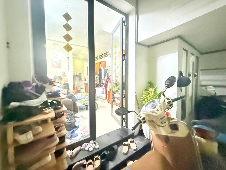 Nhà Phạm Văn Đồng 36m² giá 7.7 tỷ - Bán gấp, sổ đỏ chính chủ!