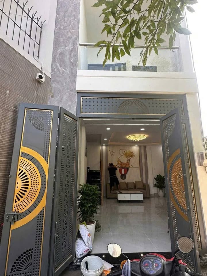 Nhà 1 trệt 1 lầu Thị Trấn Hóc Môn 42m² giá 3.5 tỷ - Sổ hồng chính chủ!