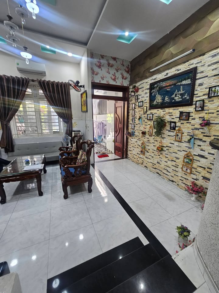 Nhà cấp 4 Hóc Môn 117m² giá 5.8 tỷ - Hẻm ô tô, gần chợ Bà Điểm!