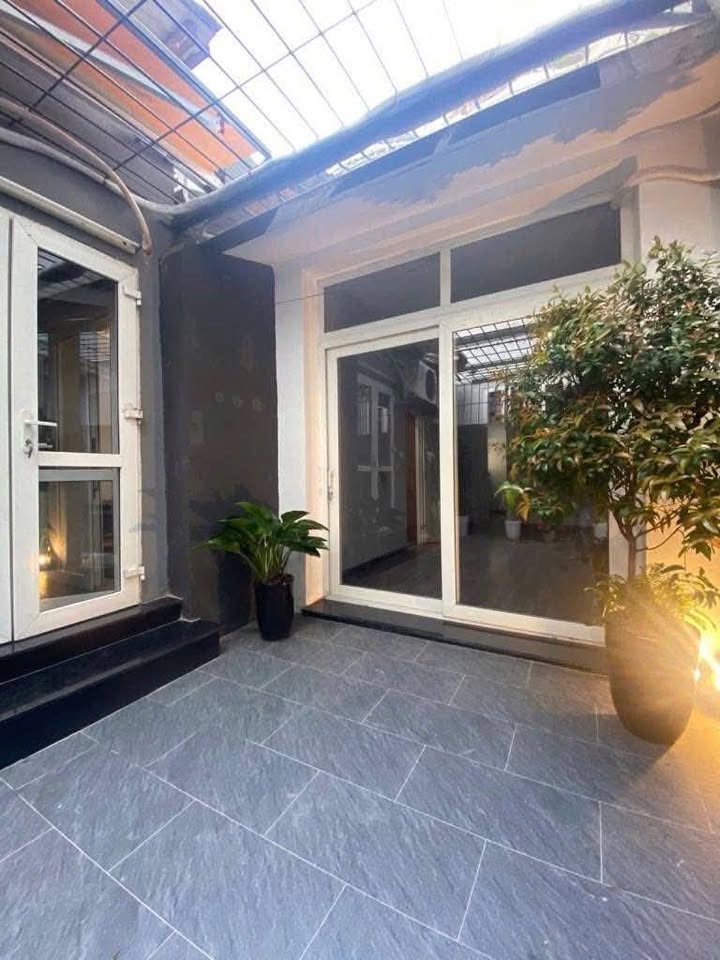 Căn hộ Tập thể Tân Mai Hoàng Mai 85m² giá 4 tỷ - Sổ đỏ chính chủ, tiện ích đầy đủ!