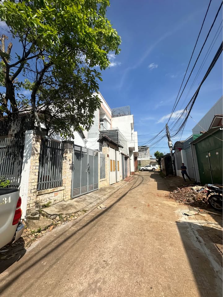 Nhà phố Tân Thành, Buôn Ma Thuột 178m² giá 5.45 tỷ - Biệt thự mini sang trọng, ô tô vào tận nơi!