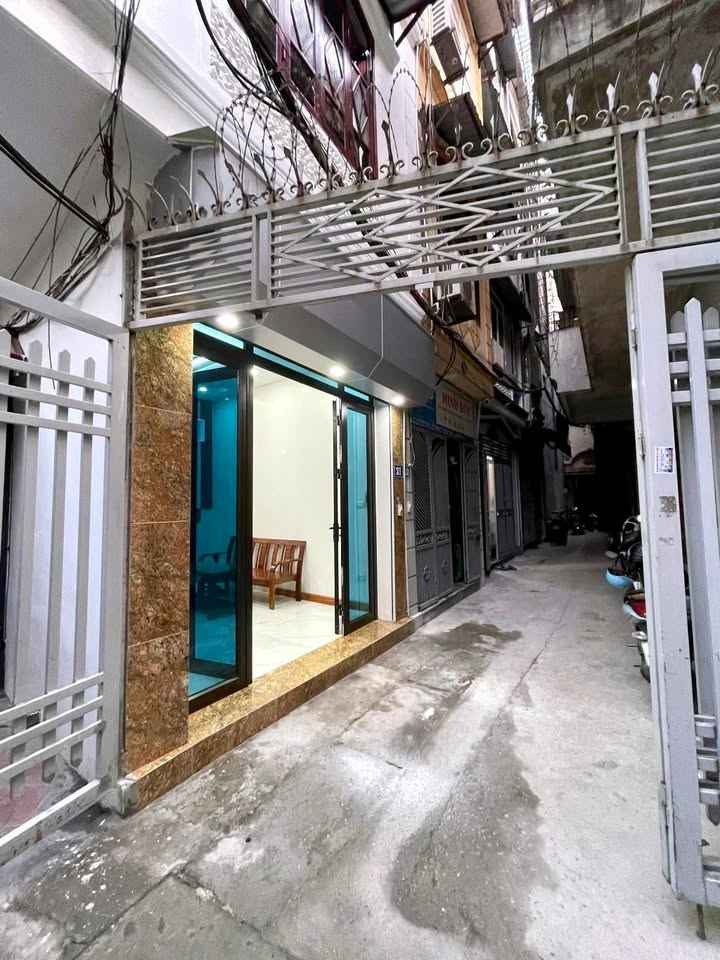 Nhà phố Tân Mai, Hoàng Mai 28m² giá 6 tỷ - Lô góc 2 mặt thoáng, ô tô đỗ cửa!