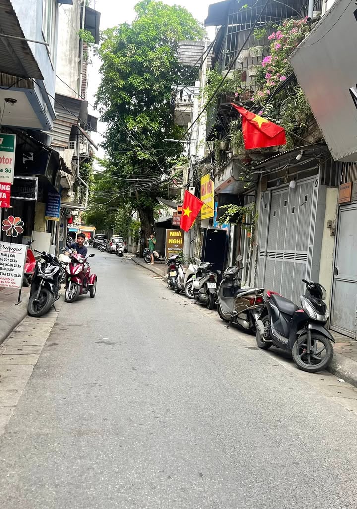 Nhà 5 tầng ngõ 295 Bạch Mai 30m² giá thỏa thuận - Gần Hồ Gươm và chợ Mơ!