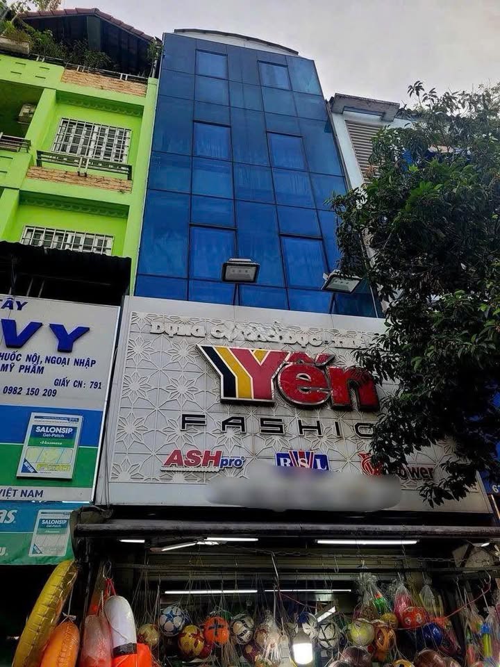 Nhà mặt tiền 4 tầng Nguyễn Trãi, Q.5 chỉ 32 triệu - Vị trí đắc địa cho kinh doanh!