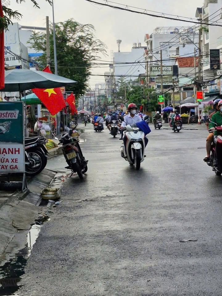 Nhà mặt tiền đường Phạm Văn Bạch, Tân Bình 120m² giá 20 triệu - Kinh doanh sầm uất!