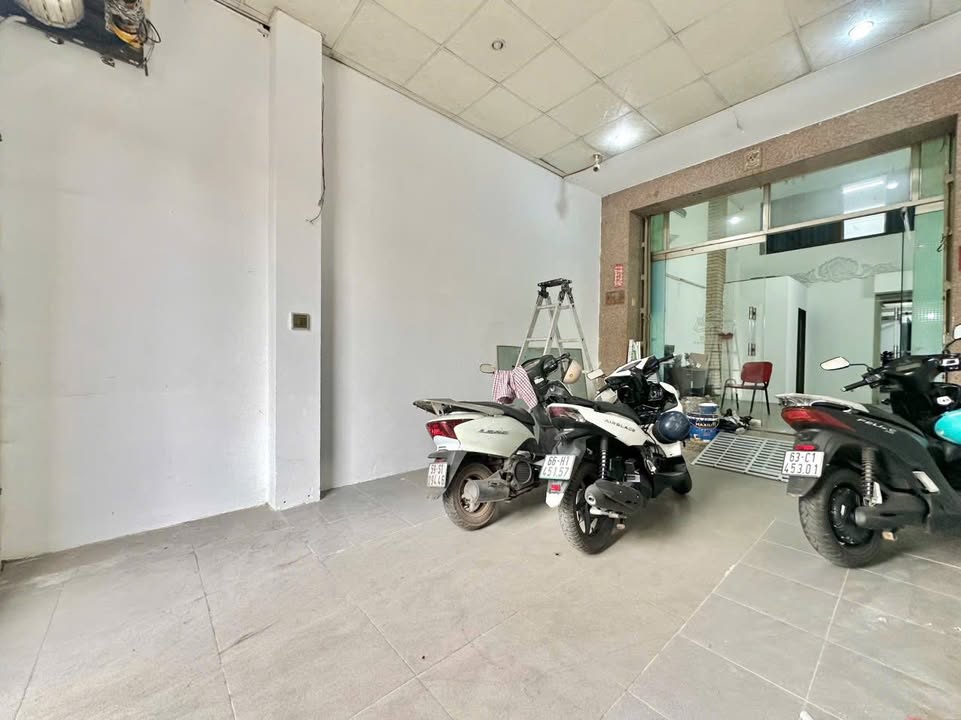 Cho thuê mặt bằng đường Tạ Quang Bửu, quận 8 - Thích hợp mở quán cà phê, sinh tố!