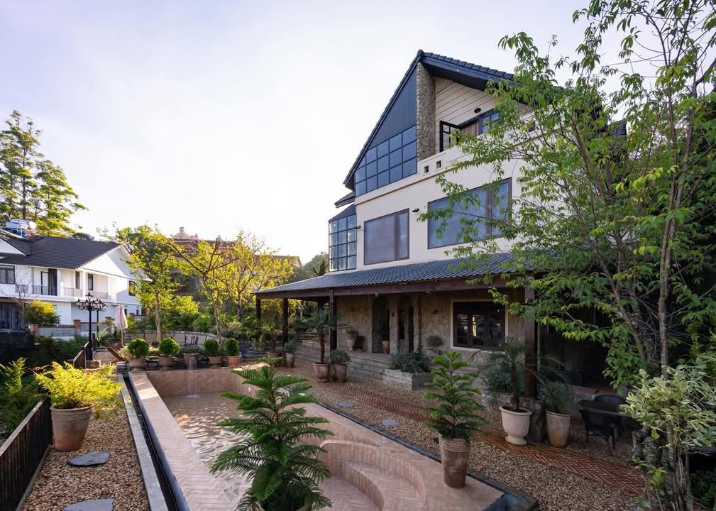 Townhouse mặt tiền đường Hoàng Hoa Thám Đà Lạt 1673m² giá 42 tỷ - Pháp lý rõ ràng, chính chủ!