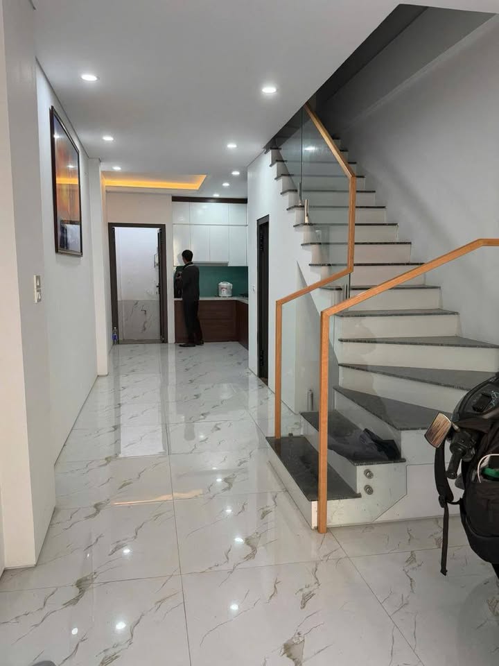 Nhà 5 tầng lô góc Tây Mỗ 40m² giá chỉ 6.5 tỷ - Đẹp ngay vào ở!