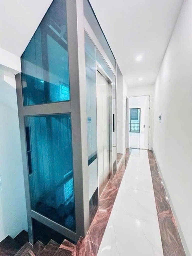 Nhà 5 tầng tại Xuân La 52.5m² giá 307 triệu - Ô tô đỗ cửa, gần chợ!