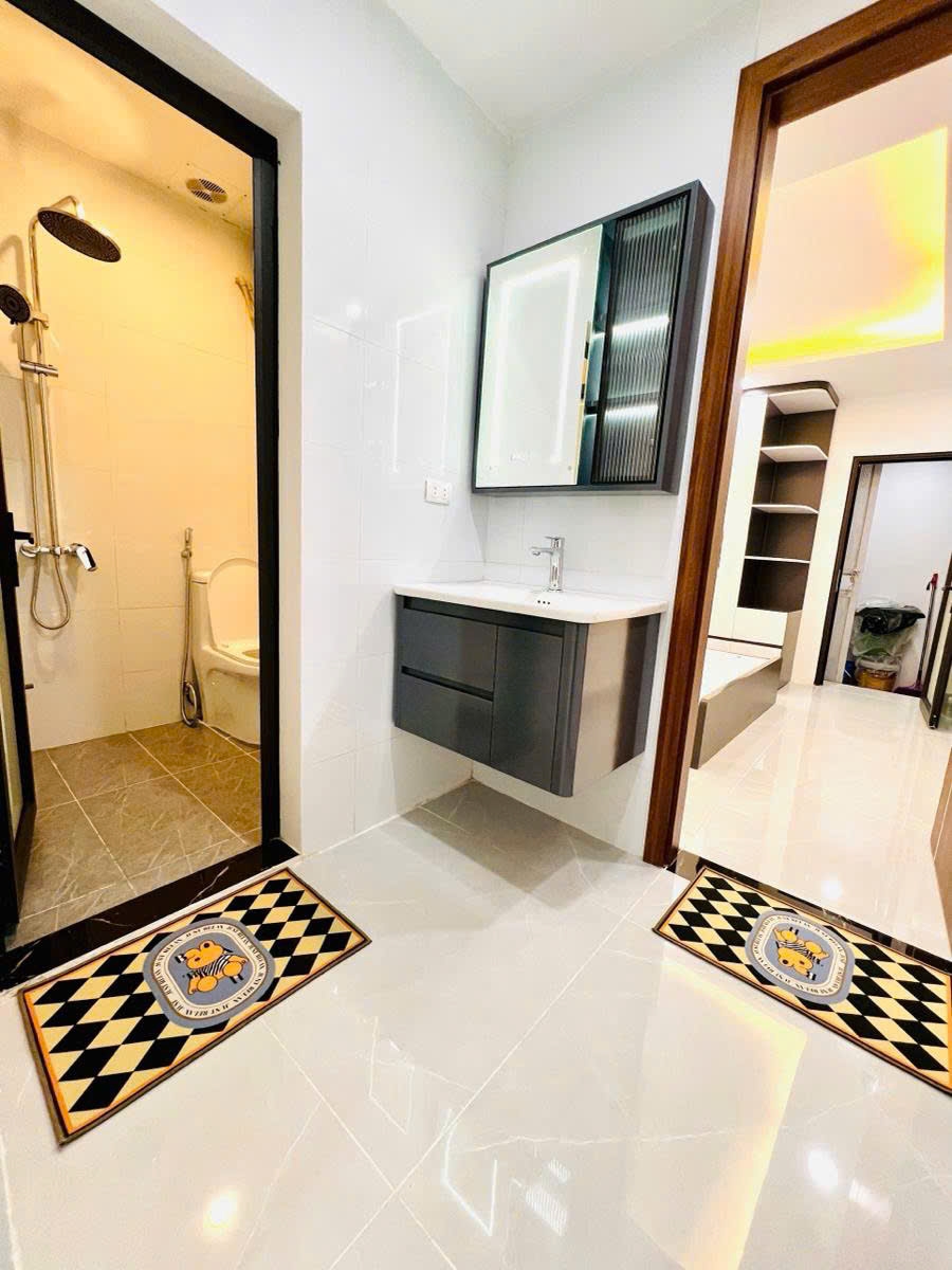 Nhà phố Yên Phụ, Quận Tây Hồ 42m² giá 28 tỷ - Mặt tiền 7m hiếm có!