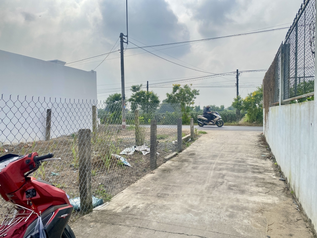 Đất thổ cư 163m² gần Quốc Lộ 1A, xã Mỹ Bình, Tân Trụ - Chỉ 780 triệu VND!