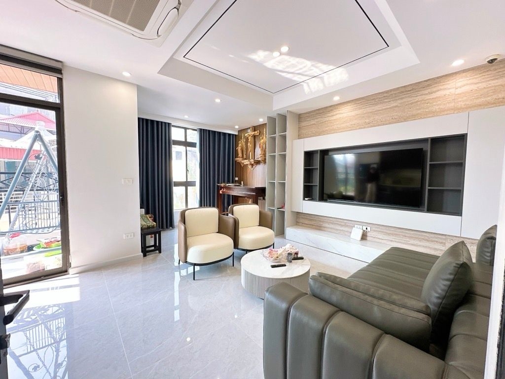 Nhà phố Vọng 55m² giá 25 tỷ - Kinh doanh sầm uất, ô tô vào nhà!