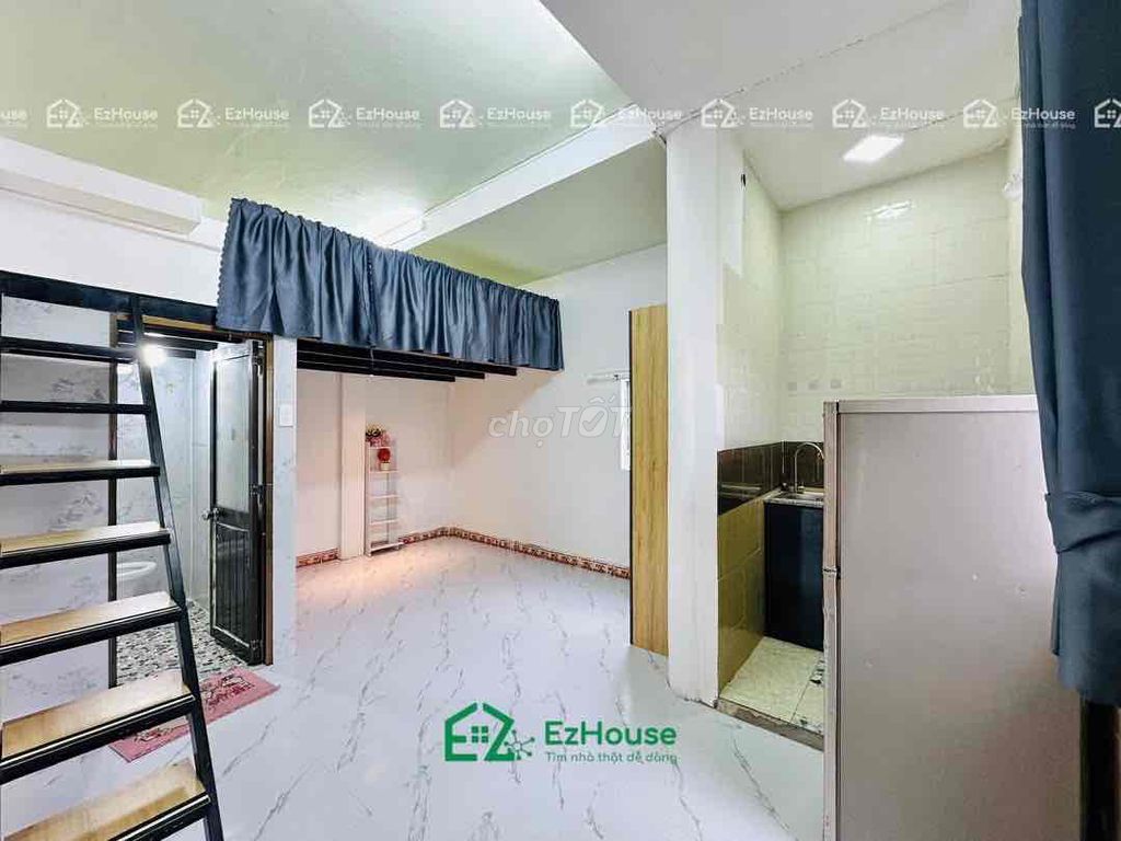 Phòng trọ có gác cao 30m² tại Quận 6 - Cửa sổ trời thoáng mát