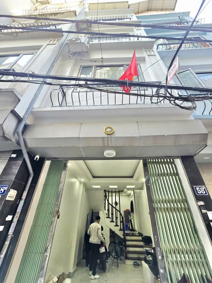 Nhà Lạc Long Quân, Tây Hồ 34m² giá 9.25 tỷ - Ô tô đỗ cửa, kinh doanh thuận lợi!