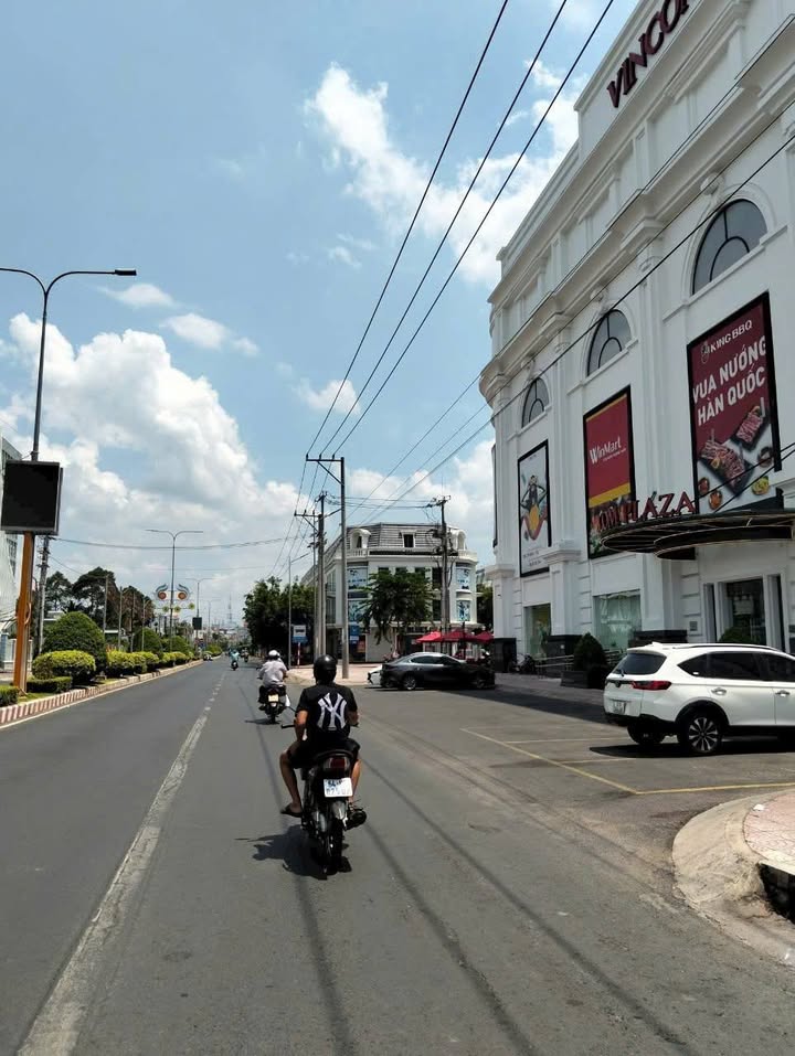 Nhà mặt tiền Phạm Thái Bường, TP Vĩnh Long 90m² giá 9 tỷ - Đầu tư sinh lời tuyệt vời!