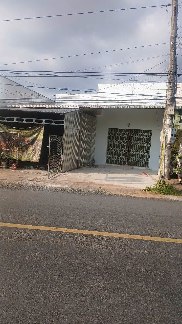 Nhà mặt tiền Quốc Lộ 57B, Phú Mỹ, 203m² - Giá 1 tỷ, gần chợ tiện lợi!
