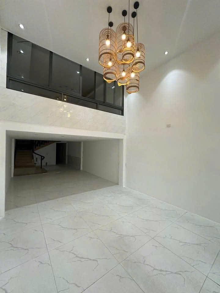 Nhà mặt tiền đường Trần Phú, Hải Châu 100m² giá 50 triệu - Kinh doanh lý tưởng!