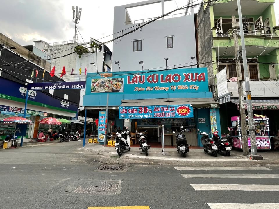 Nhà góc 2 mặt tiền Vạn Kiếp, Bình Thạnh 144m² - Thích hợp cho showroom và văn phòng!