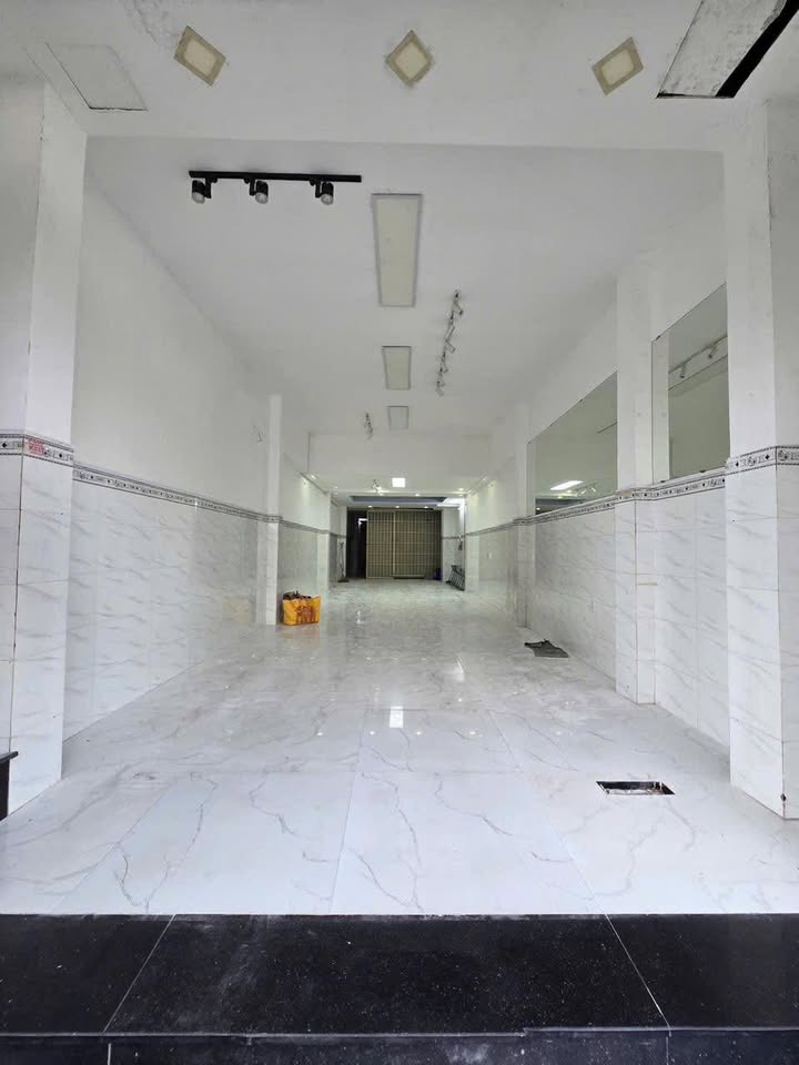 Mặt bằng kinh doanh cho thuê tại Lý Thường Kiệt, Tân Bình 64m² - Vỉa hè rộng, kinh doanh sầm uất!