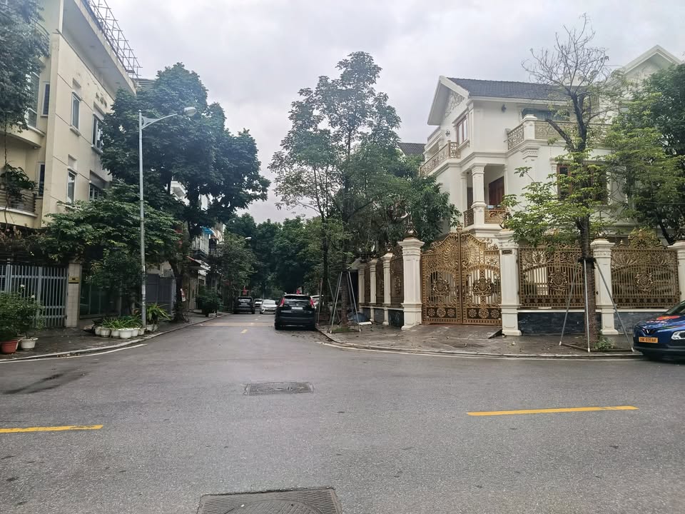 Nhà phố KĐT Văn Phú Hà Đông 90m² giá 20 tỷ - Full nội thất, vào ở ngay!