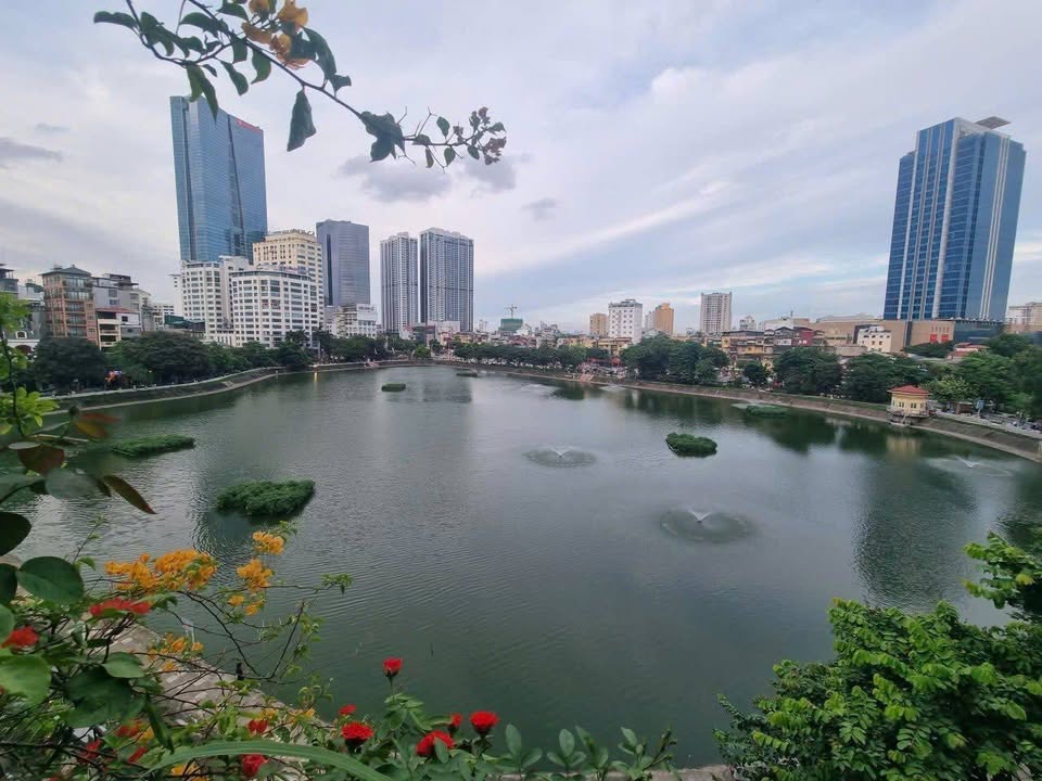 Bán nhà mặt phố Hồ Ngọc Khánh, quận Ba Đình, diện tích 52m² - Kinh doanh sầm uất, giá 45 tỷ!