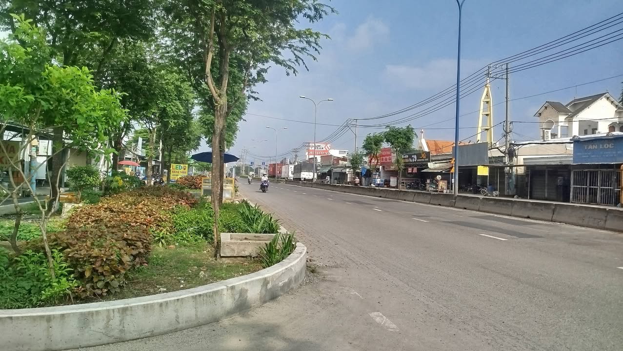 Nhà mặt tiền Trần Văn Giàu, Bình Chánh 101m² giá 8.3 tỷ - Phong thủy đẹp, sẵn sàng vào ở!