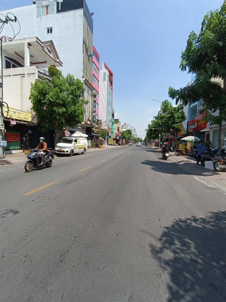 Nhà hẻm 7m Tân Sơn Nhì, Tân Phú 128m² giá 15 tỷ - Đầu tư sinh lời hấp dẫn!