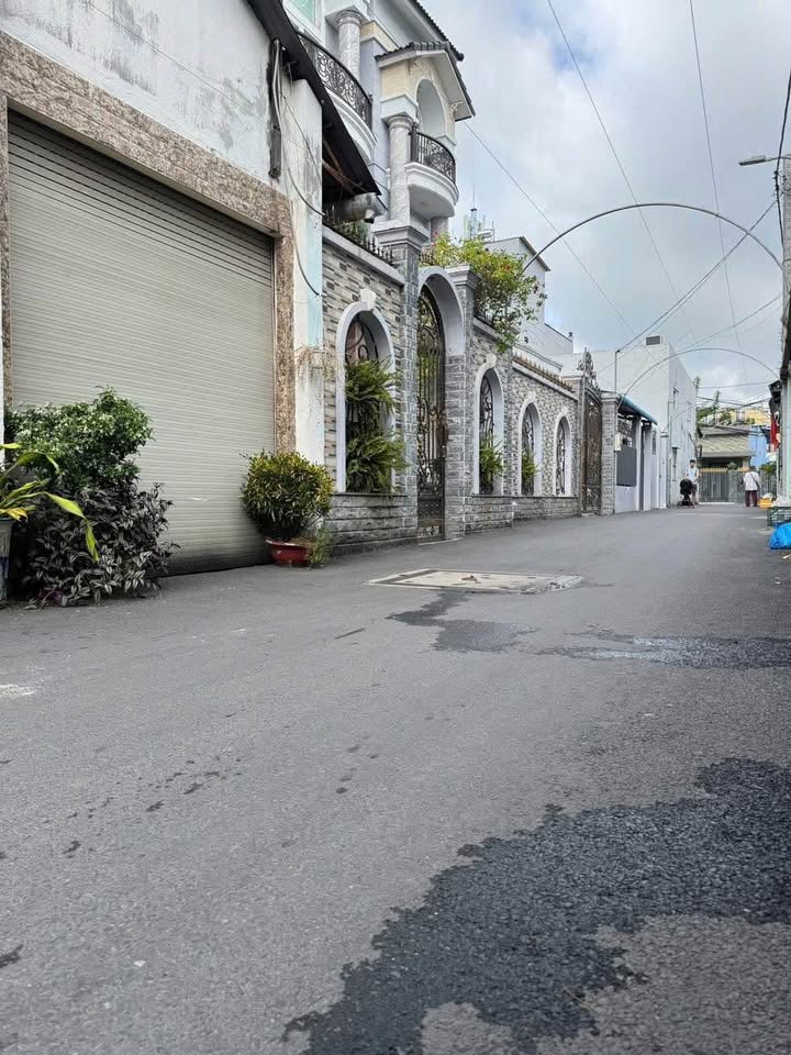 Nhà 2 mặt tiền phường Bình Trưng, Quận 2, diện tích 239m², giá 22 tỷ - Cơ hội vàng cho nhà đầu tư!