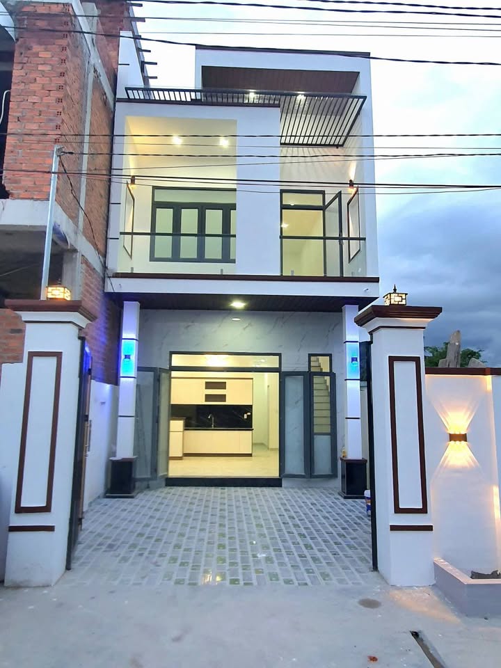 Nhà 2 Tầng Suối Hiệp Diên Khánh 130m² giá 1.95 tỷ - Thiết kế hiện đại,ô tô vào tận nơi!