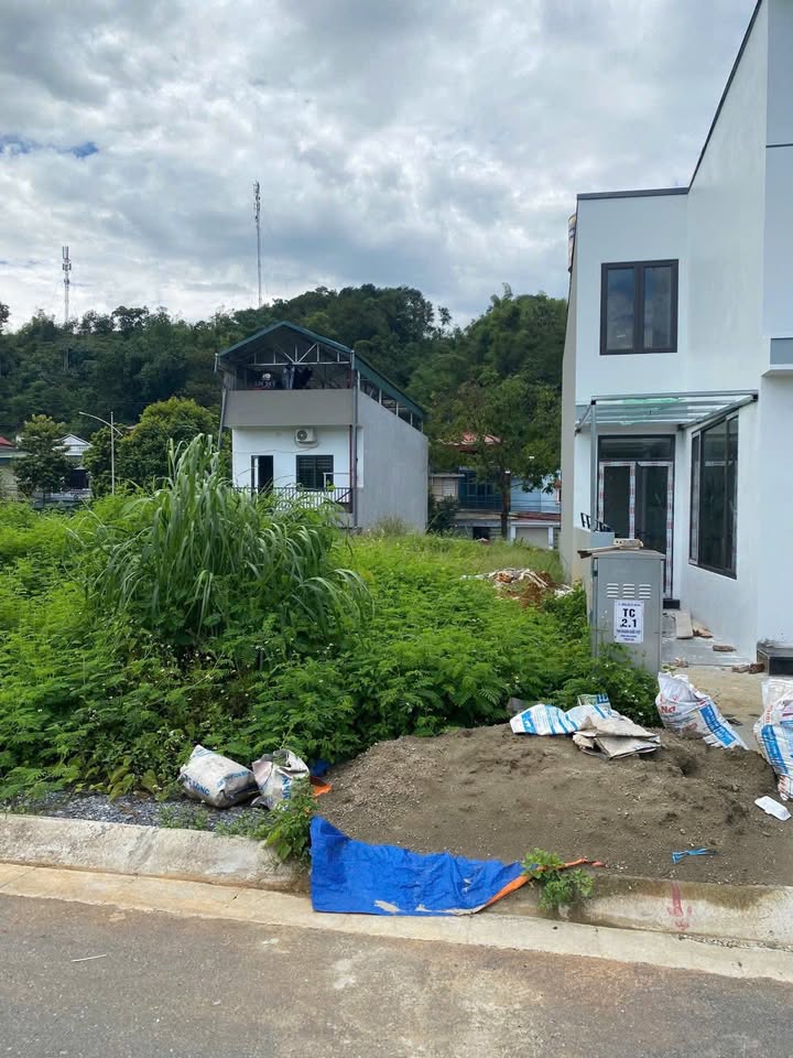 Đất nền Cam Đường, Lào Cai 108,9m² giá 1,6 tỷ - Pháp lý rõ ràng, dân cư đông đúc!