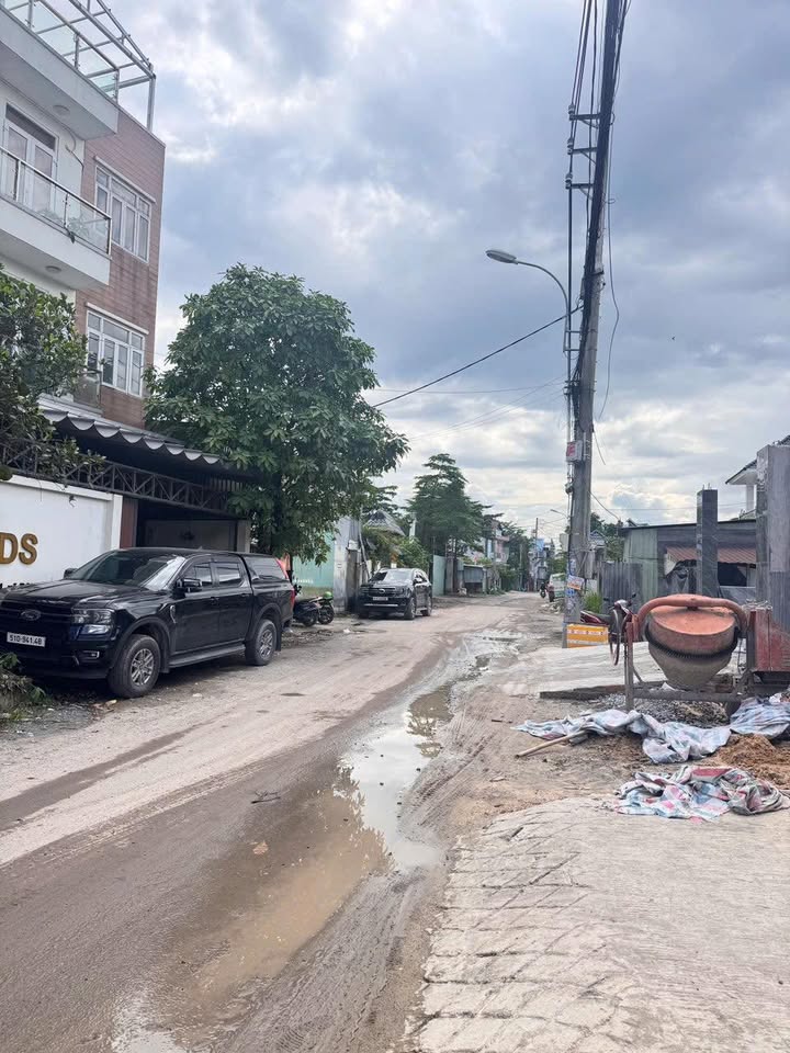 Đất nền Hóc Môn 165m² giá 5.9 tỷ - Sổ hồng chính chủ, xây dựng tự do!